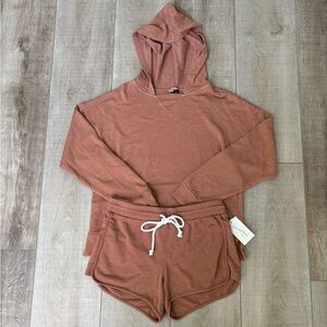 Universal Thread Women’s Hoodie & Shorts Set. Size M.